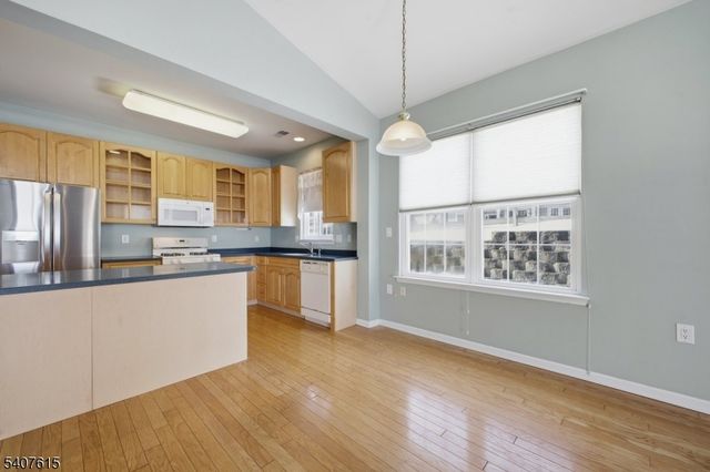 56 Kensington Cir, White Twp., NJ 07823