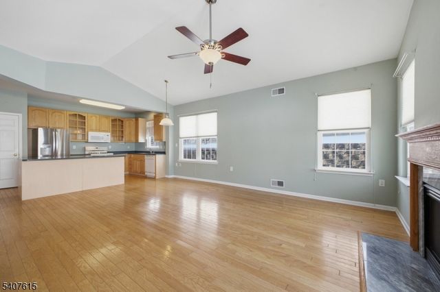 56 Kensington Cir, White Twp., NJ 07823