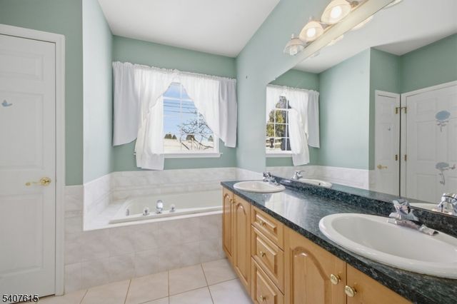 56 Kensington Cir, White Twp., NJ 07823