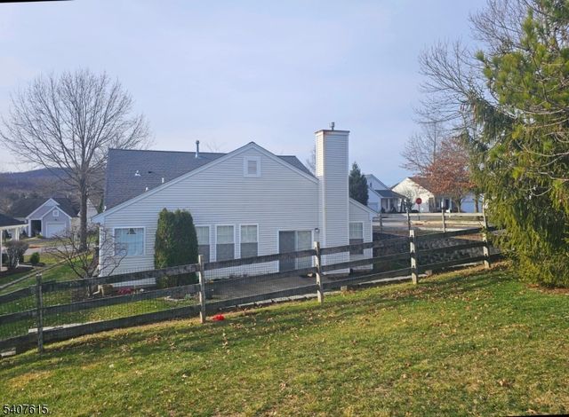 56 Kensington Cir, White Twp., NJ 07823