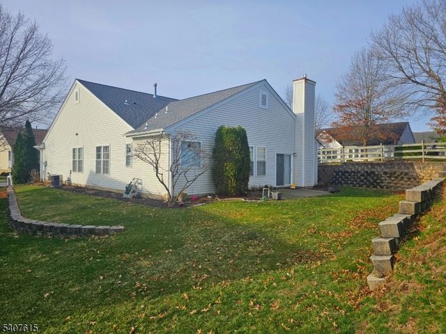 56 Kensington Cir, White Twp., NJ 07823