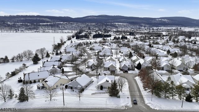 56 Kensington Cir, White Twp., NJ 07823