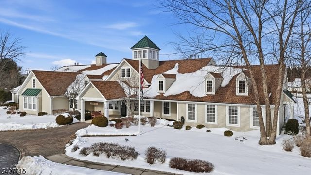 56 Kensington Cir, White Twp., NJ 07823