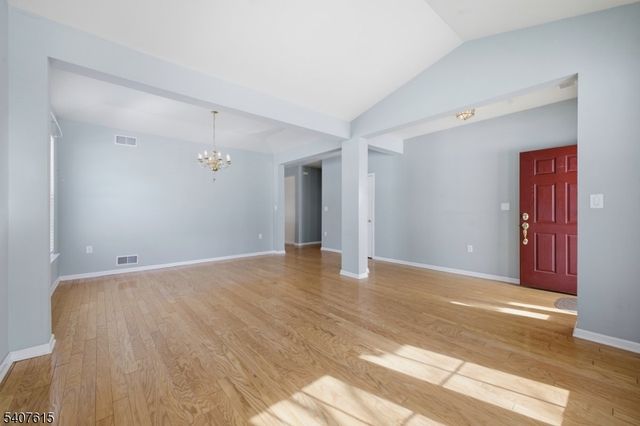 56 Kensington Cir, White Twp., NJ 07823