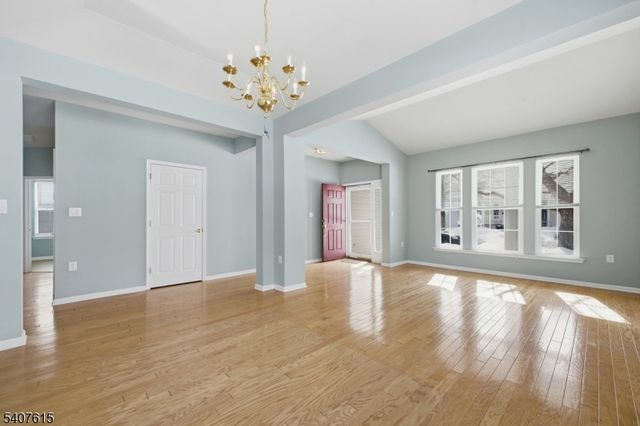 56 Kensington Cir, White Twp., NJ 07823