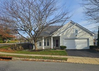 56 Kensington Cir, White Twp., NJ 07823
