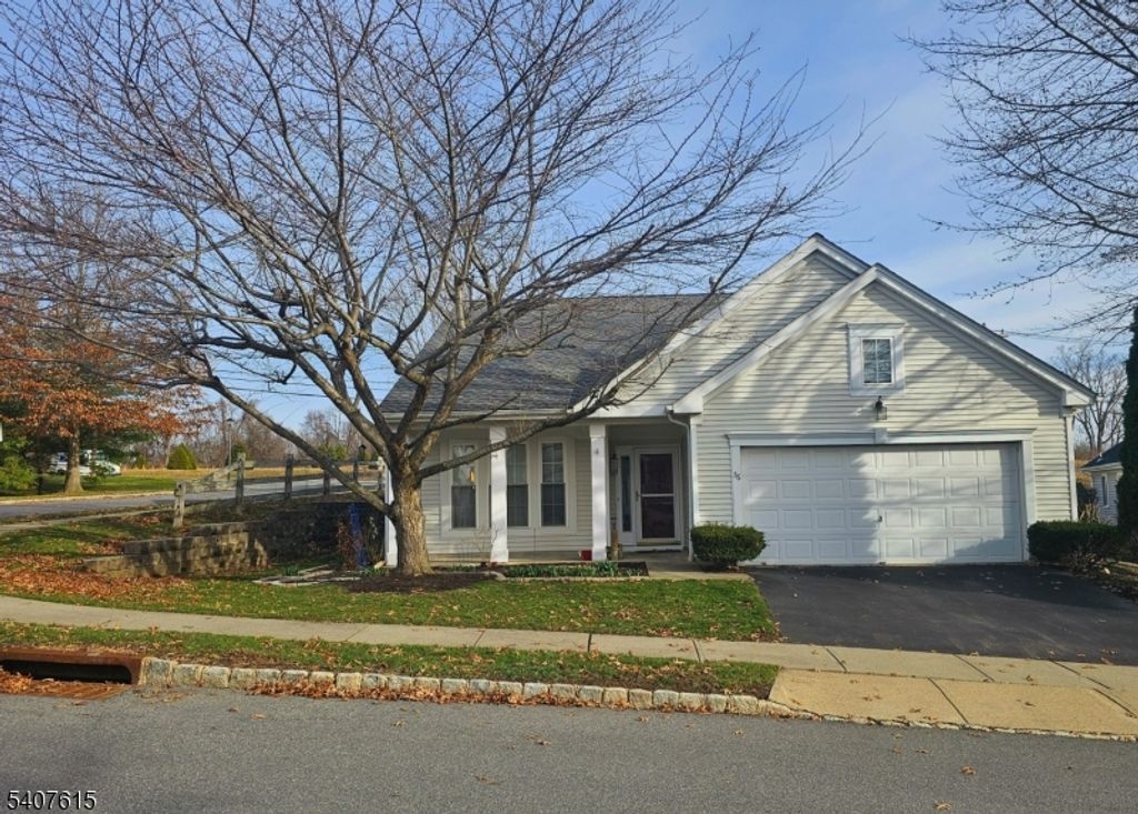 56 Kensington Cir, White Twp., NJ 07823