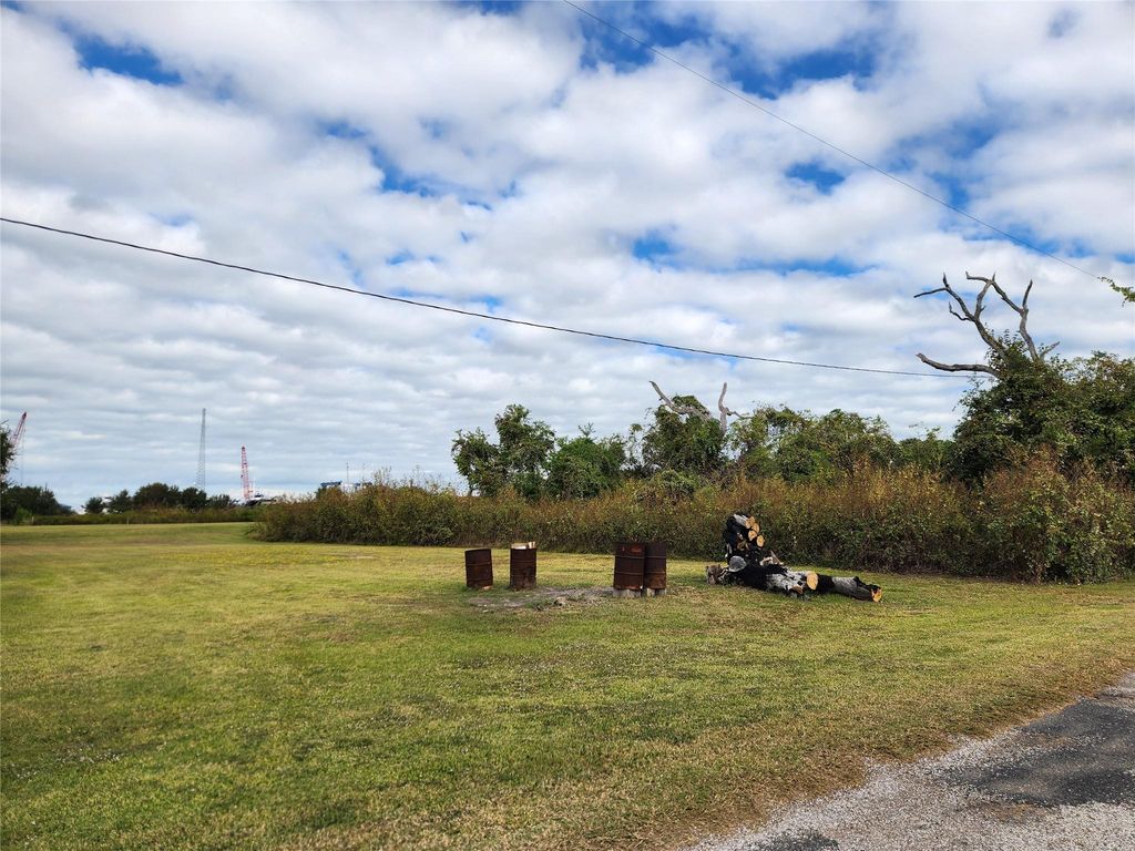 1509 Nelson Ave, Port Bolivar, TX 77650