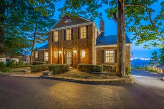 208 S Palisades Drive, Signal Mountain, TN 37377