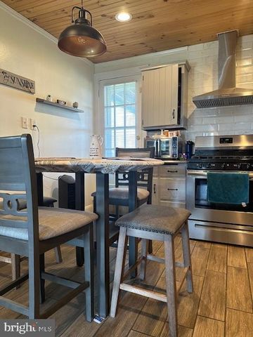 15 FAIRVIEW AVE, Leola, PA 17540