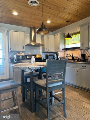 15 FAIRVIEW AVE, Leola, PA 17540