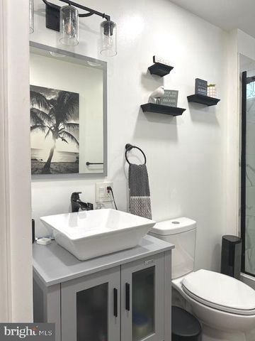 15 FAIRVIEW AVE, Leola, PA 17540