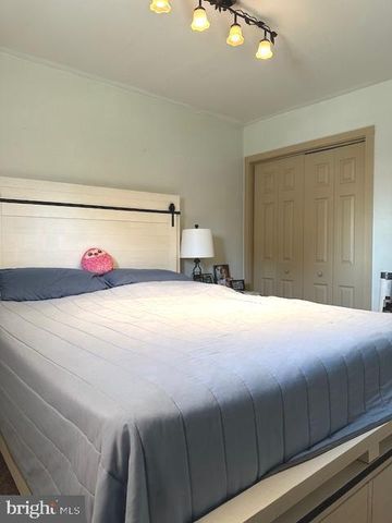 15 FAIRVIEW AVE, Leola, PA 17540