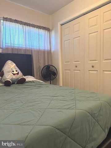 15 FAIRVIEW AVE, Leola, PA 17540