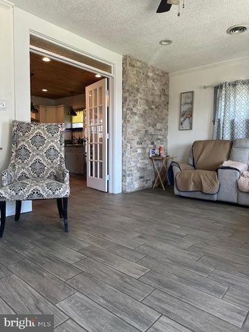 15 FAIRVIEW AVE, Leola, PA 17540