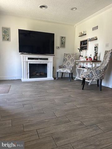 15 FAIRVIEW AVE, Leola, PA 17540