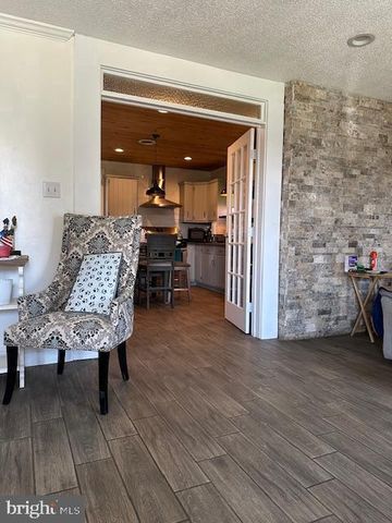 15 FAIRVIEW AVE, Leola, PA 17540