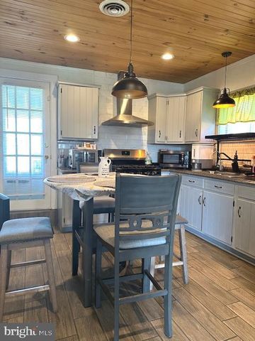 15 FAIRVIEW AVE, Leola, PA 17540