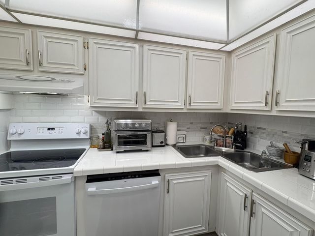 1009 N Ocean Boulevard 607, Pompano Beach, FL 33062