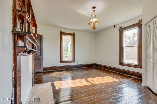 1604 Broad Street, Elizabethton, TN 37643