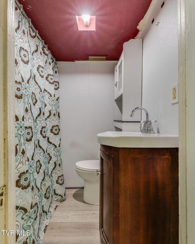 1604 Broad Street, Elizabethton, TN 37643