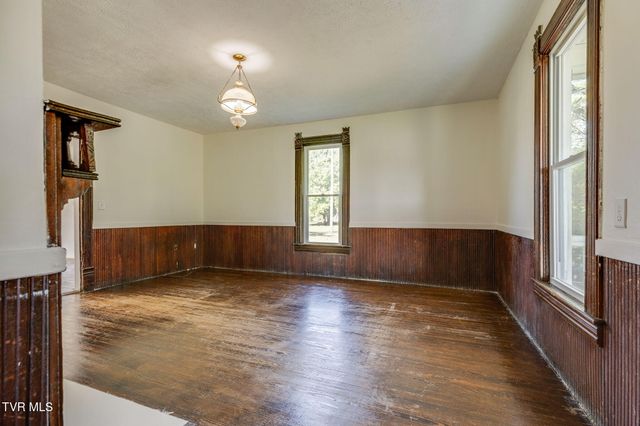 1604 Broad Street, Elizabethton, TN 37643