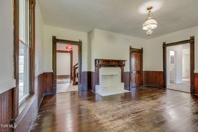 1604 Broad Street, Elizabethton, TN 37643