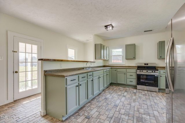 1604 Broad Street, Elizabethton, TN 37643