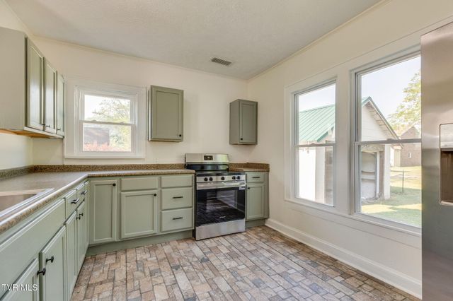 1604 Broad Street, Elizabethton, TN 37643