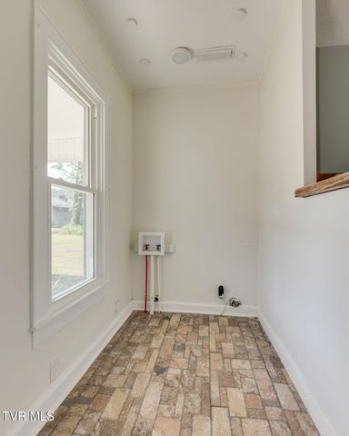 1604 Broad Street, Elizabethton, TN 37643