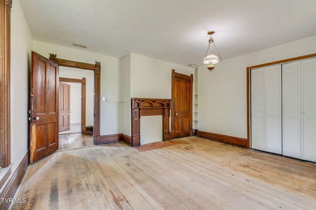 1604 Broad Street, Elizabethton, TN 37643