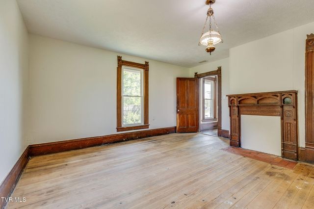 1604 Broad Street, Elizabethton, TN 37643