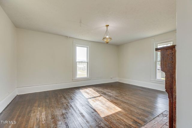 1604 Broad Street, Elizabethton, TN 37643