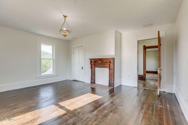 1604 Broad Street, Elizabethton, TN 37643