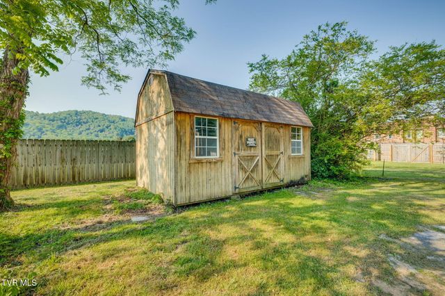 1604 Broad Street, Elizabethton, TN 37643