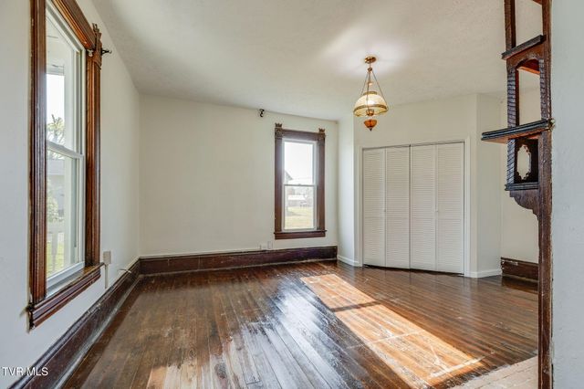 1604 Broad Street, Elizabethton, TN 37643