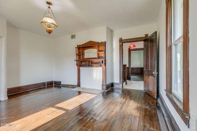 1604 Broad Street, Elizabethton, TN 37643