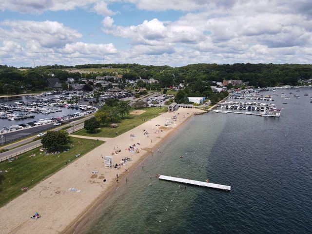 563 Mill STREET, Fontana, WI 53125