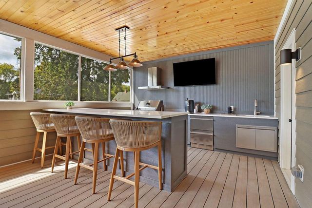 563 Mill STREET, Fontana, WI 53125