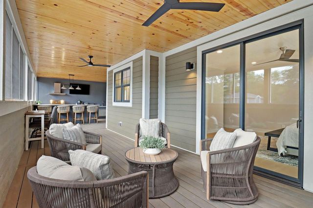 563 Mill STREET, Fontana, WI 53125