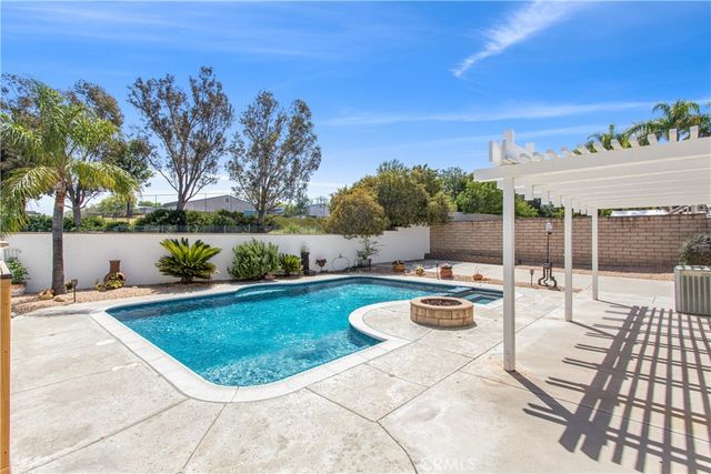 2567 Via Pacifica, Corona, CA 92882