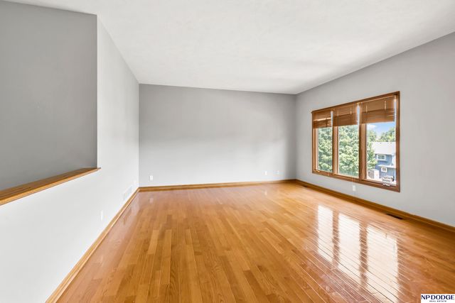 13705 Tregaron Drive, Bellevue, NE 68123