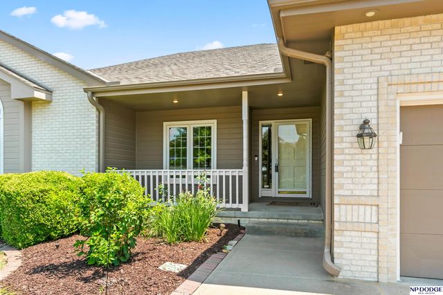 13705 Tregaron Drive, Bellevue, NE 68123