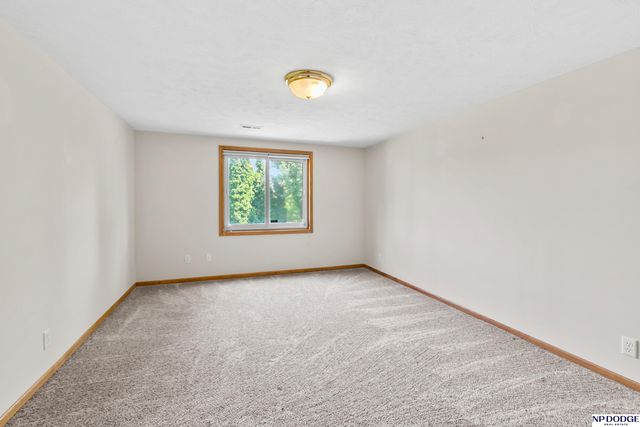 13705 Tregaron Drive, Bellevue, NE 68123