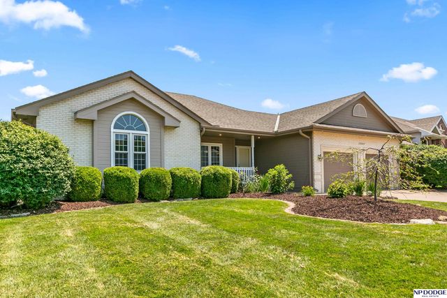 13705 Tregaron Drive, Bellevue, NE 68123