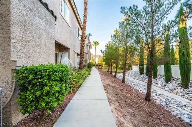 2000 Quartz Cliff Street 104, Las Vegas, NV 89117