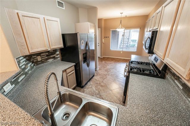 2000 Quartz Cliff Street 104, Las Vegas, NV 89117