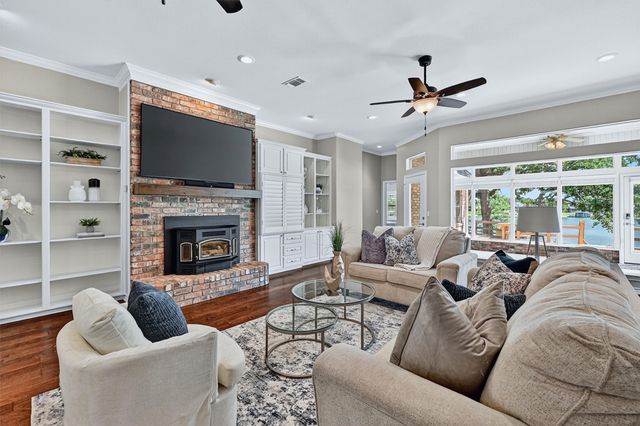 214 Kiowa Drive E, Lake Kiowa, TX 76240