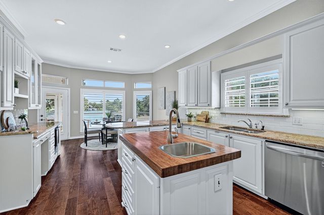 214 Kiowa Drive E, Lake Kiowa, TX 76240