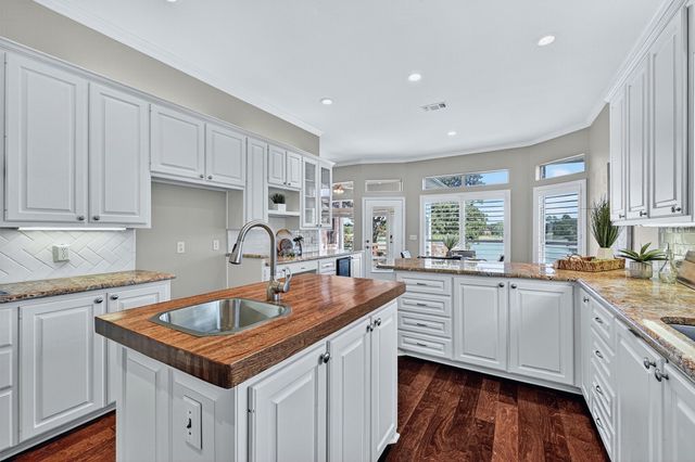 214 Kiowa Drive E, Lake Kiowa, TX 76240